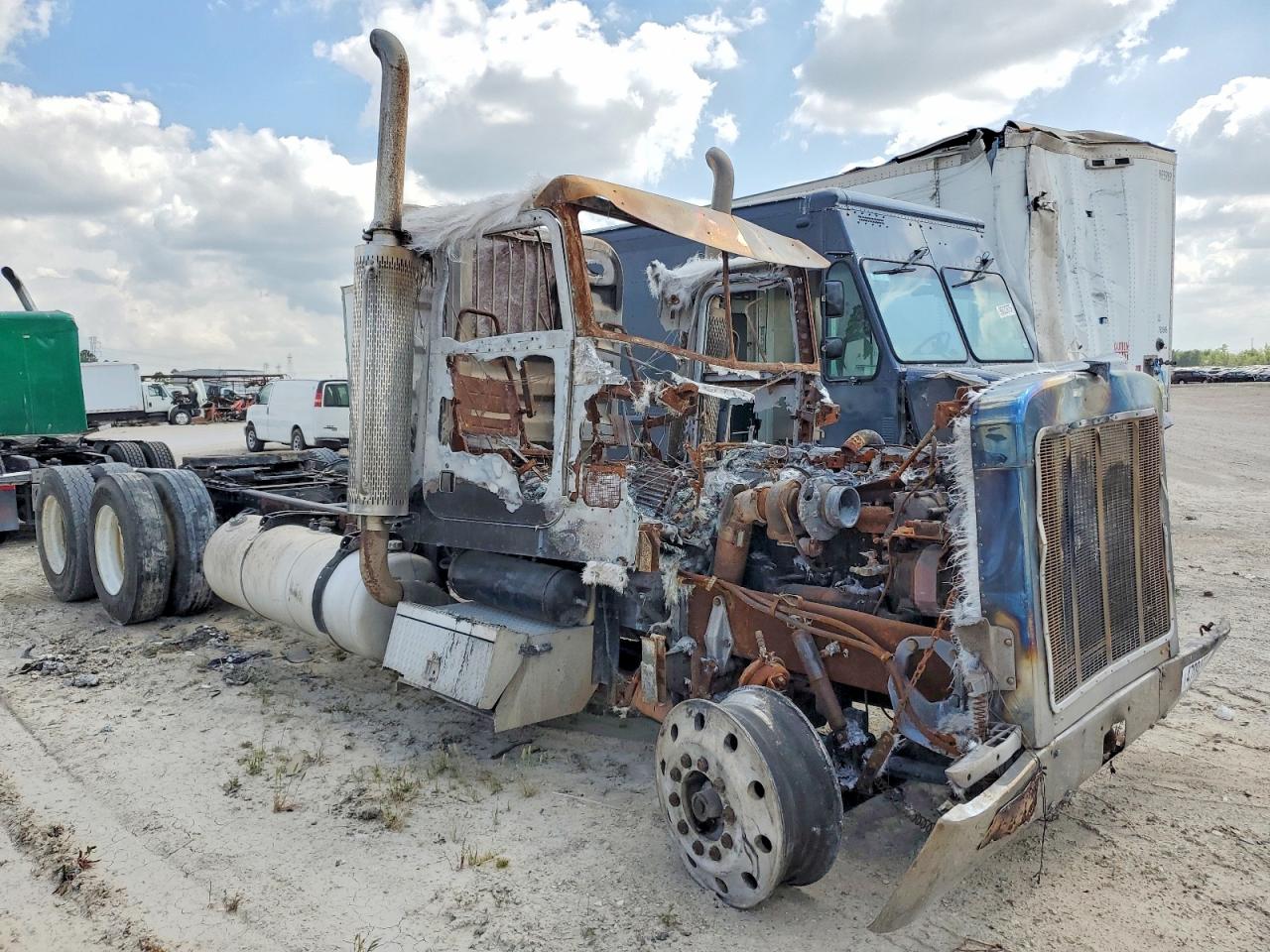 1999 PETERBILT All other VIN 1XPFDB9XXXD490832 photo 1