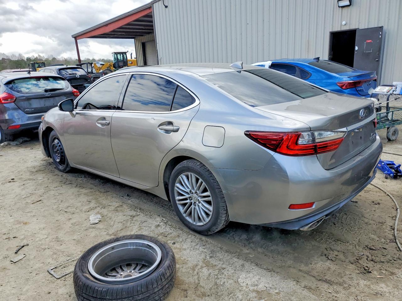2018 Lexus ES350 VIN 58ABK1GG4JU086925 photo 2
