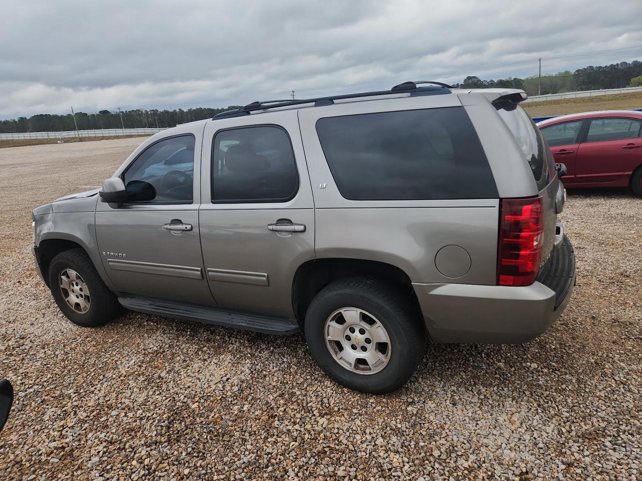 2009 Chevrolet Tahoe VIN 1GNFK230X9R268582 photo 2