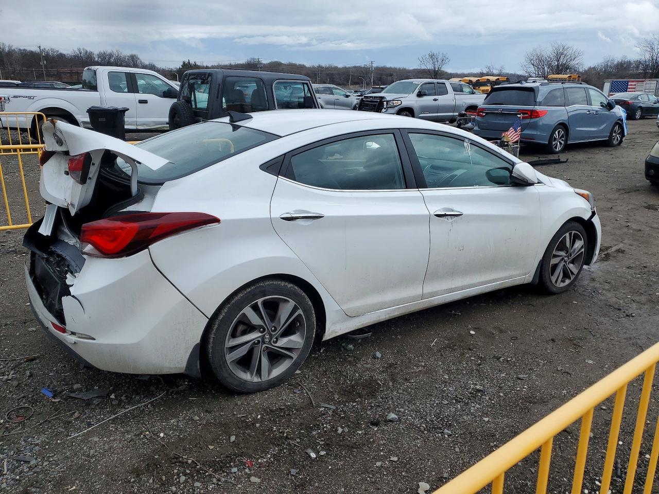 2016 Hyundai Elantra VIN 5NPDH4AE1GH733764 photo 3