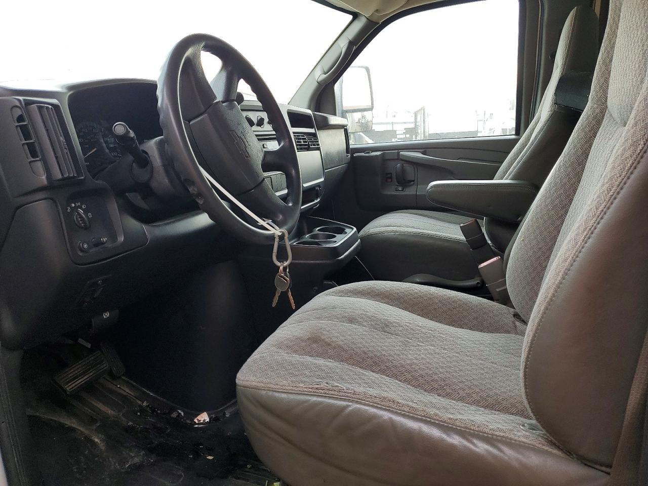 2005 CHEVROLET Express VIN 1GBJG31U451165686 photo 7