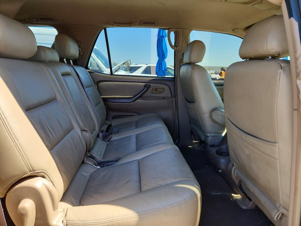 2002 Toyota Sequoia VIN 5TDZT34A62S109033 photo 11