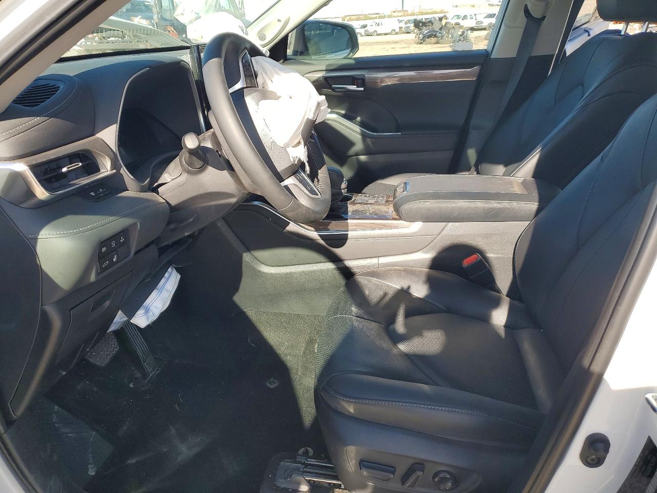 2025 Toyota Highlander hybrid VIN 5TDXBRCH7SS671888 photo 7