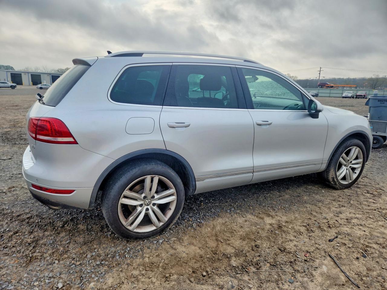 2014 Volkswagen Touareg VIN WVGEF9BPXED009187 photo 3