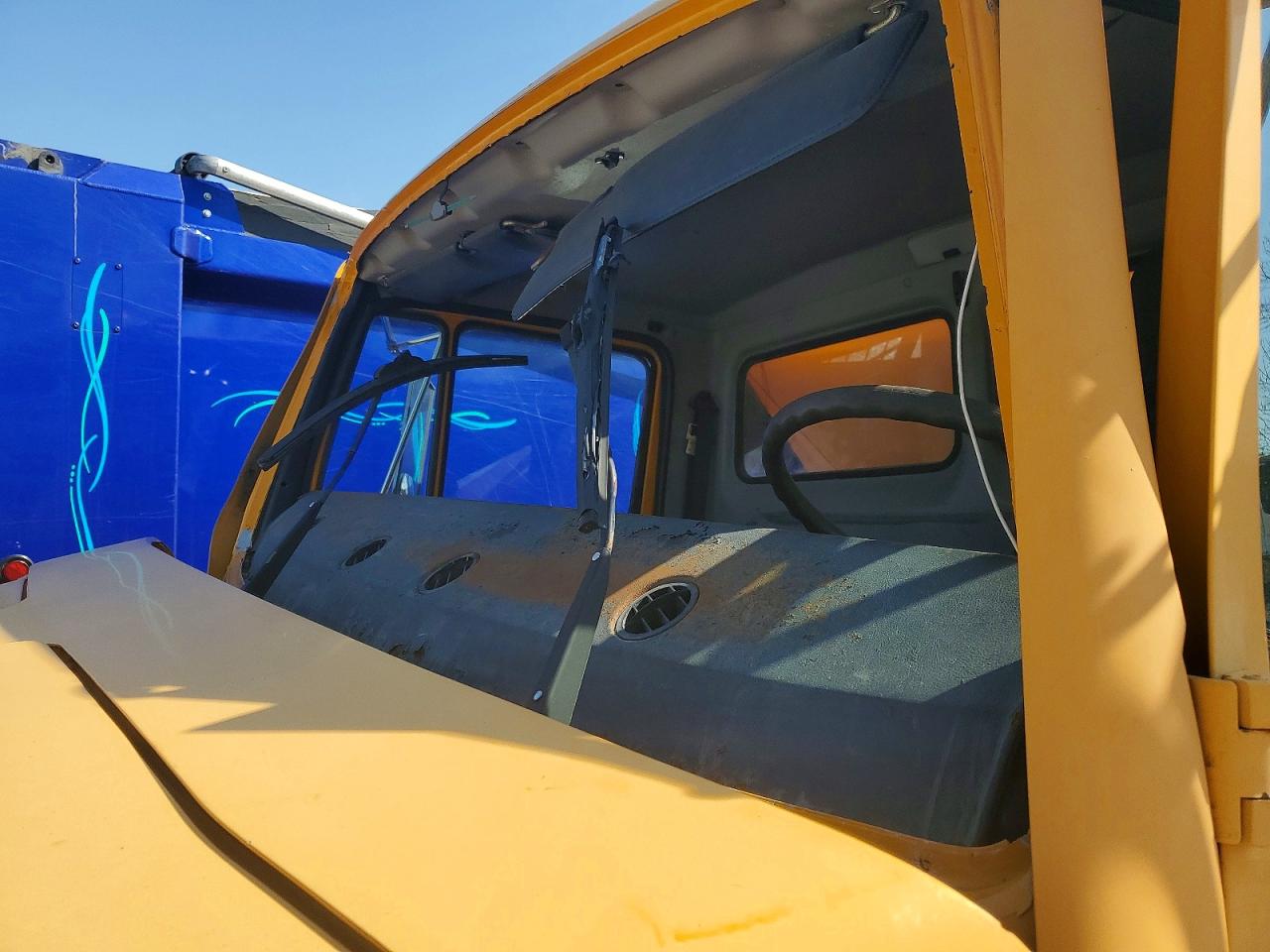 2000 FREIGHTLINER All other VIN 1FV6HFAB4YHA74743 photo 10