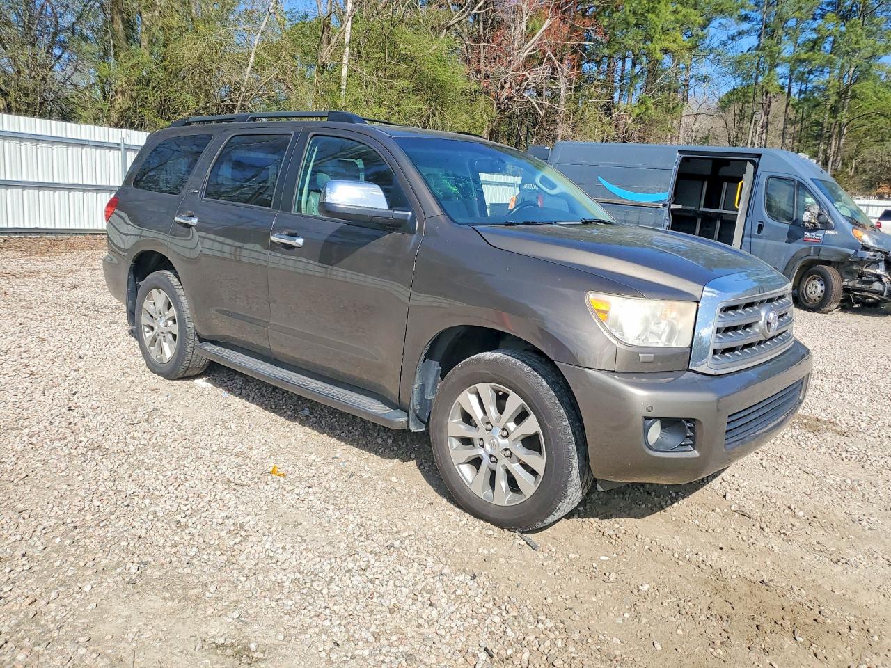 2010 Toyota Sequoia VIN 5TDJW5G10AS025428 photo 4