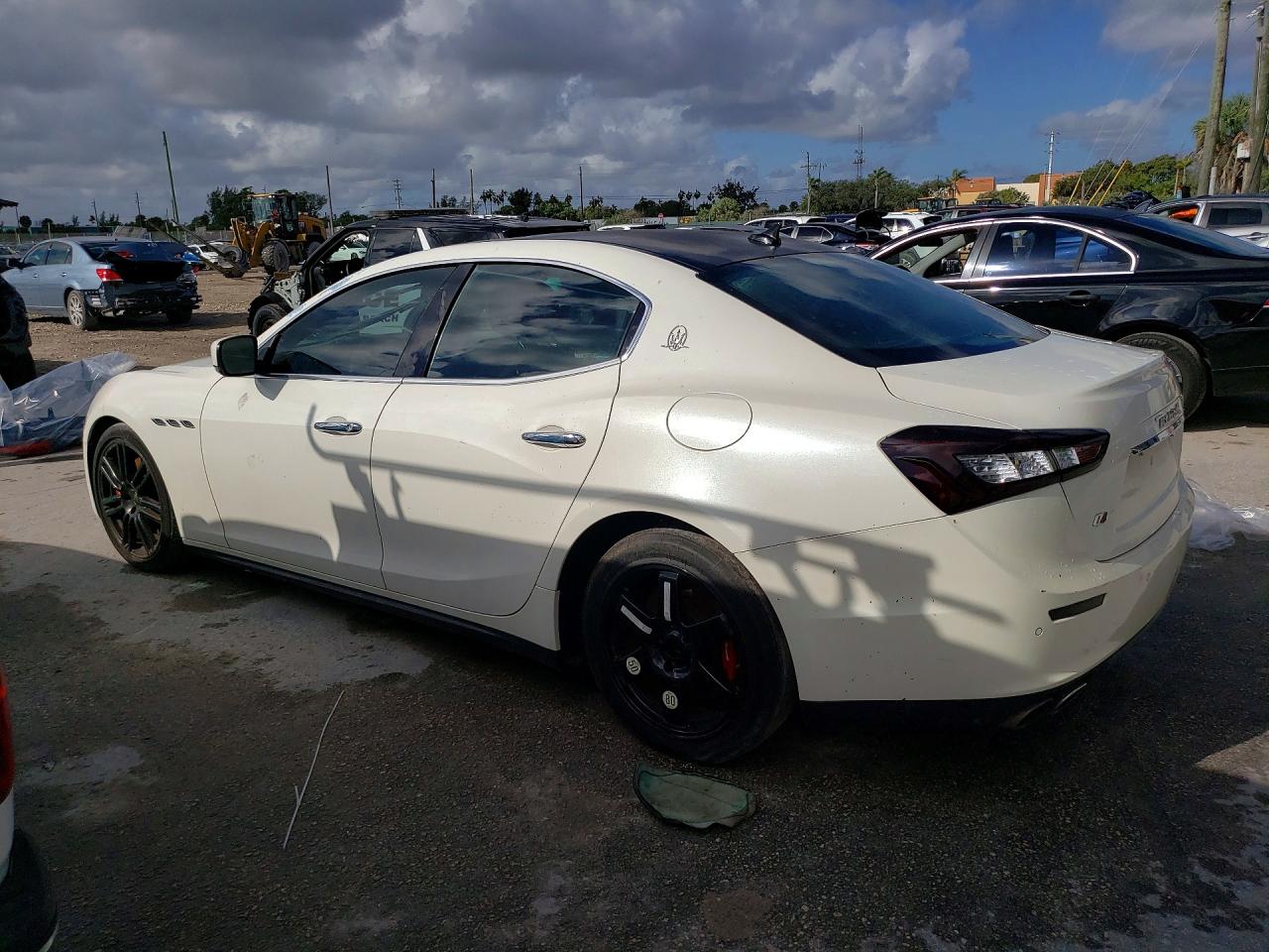 2014 Maserati All models VIN ZAM57RTA9E1086058 photo 2