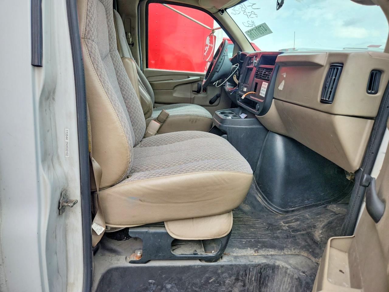 2005 Chevrolet Express VIN 1GBJG31U751143665 photo 11