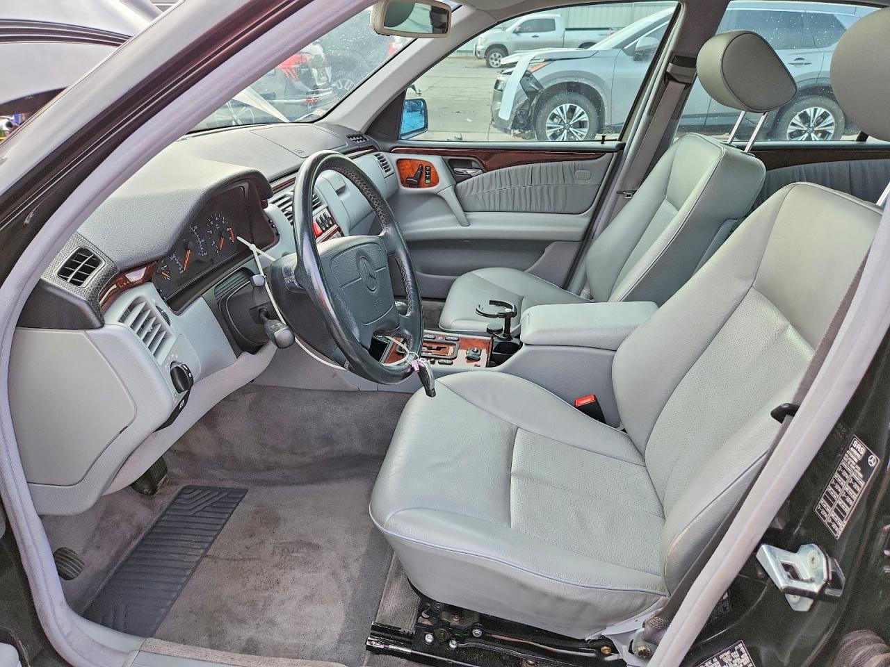 1999 Mercedes-Benz E-class VIN WDBJF82H3XX019971 photo 7