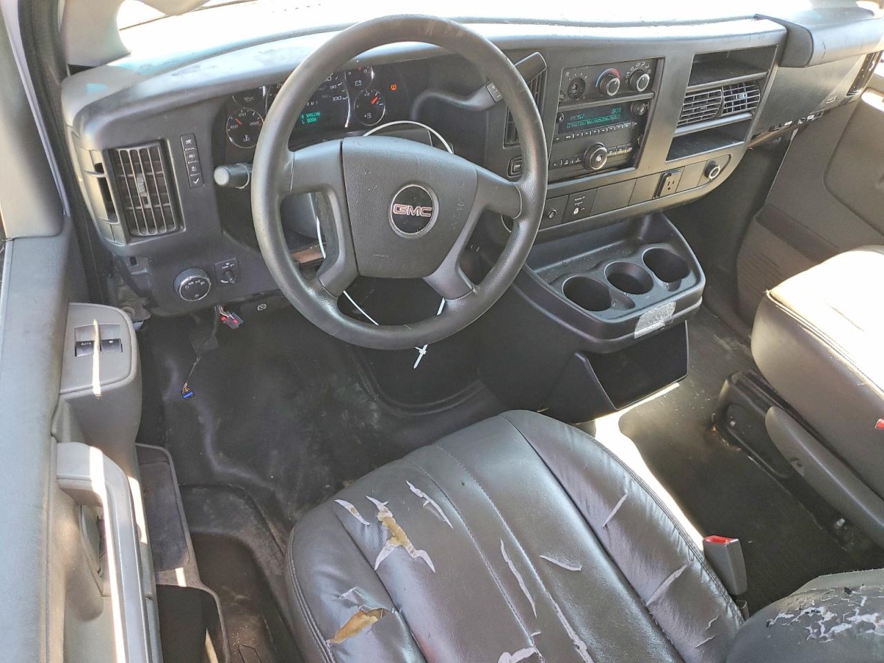 2017 GMC Savana VIN 1GTW7BFF1H1323363 photo 8