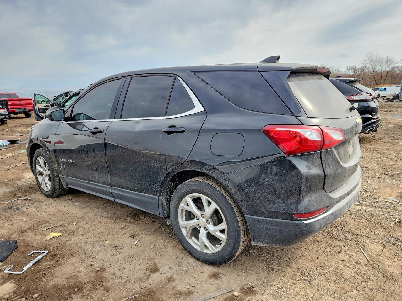 2020 Chevrolet Equinox VIN 2GNAXKEV6L6130108 photo 2