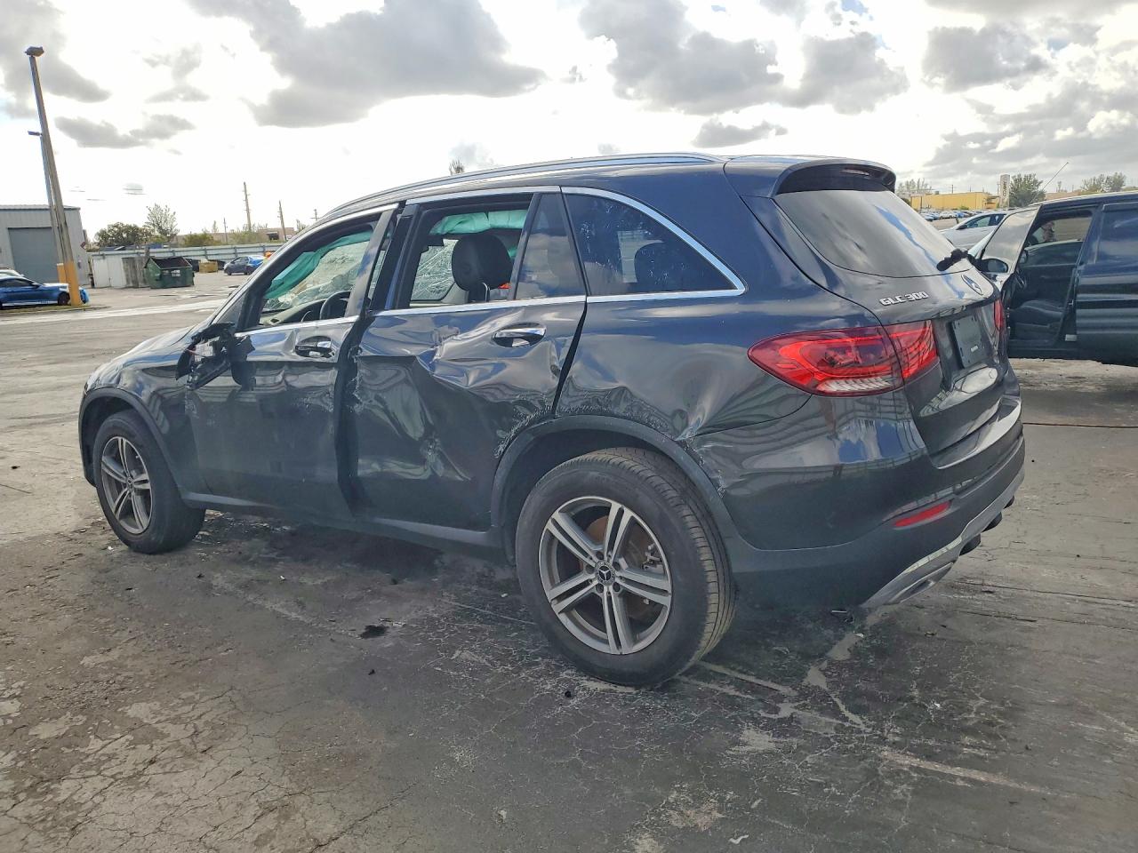 2020 Mercedes-Benz Glc class VIN W1N0G8DB3LF794668 photo 2