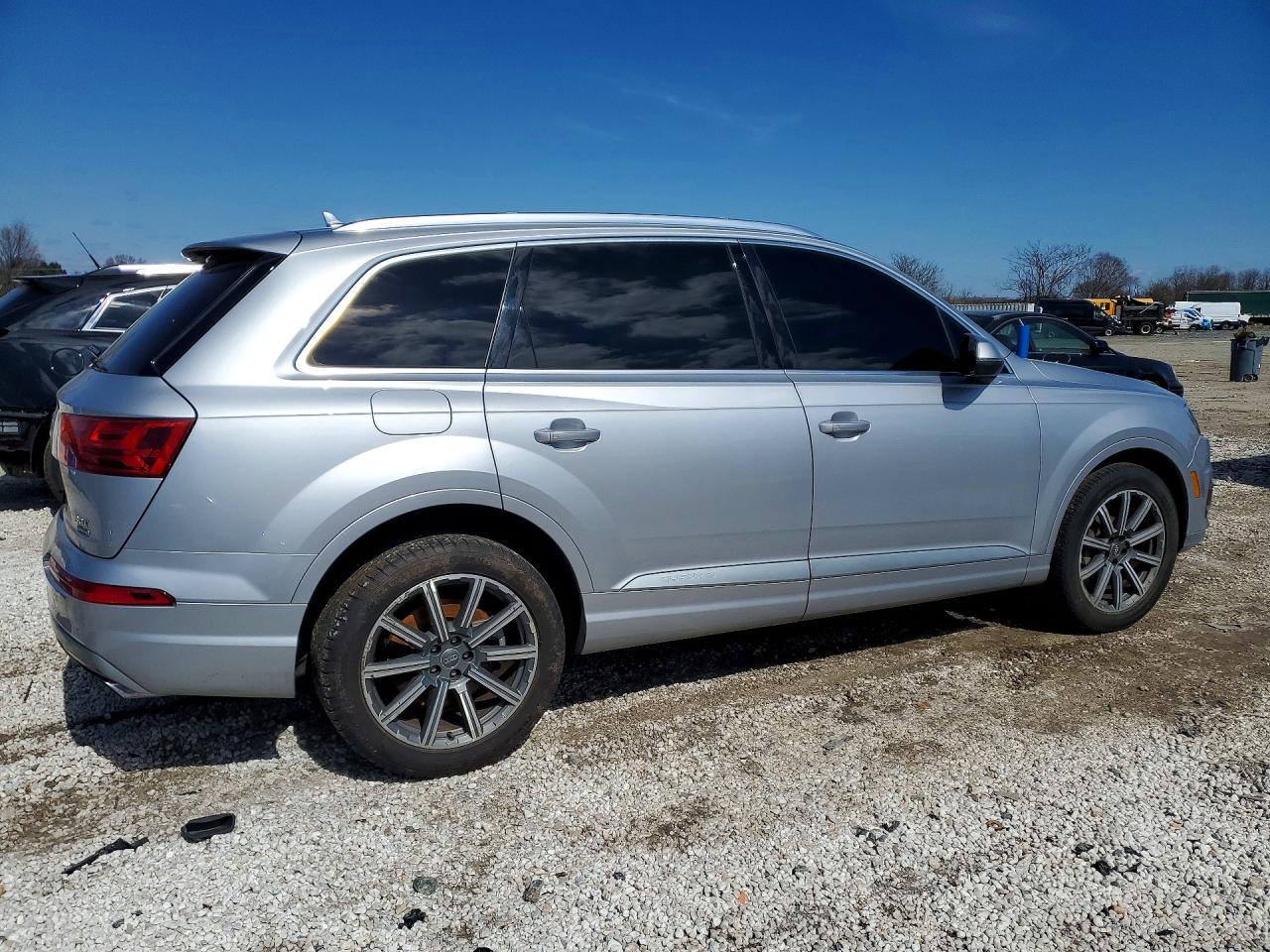 2018 Audi Q7 VIN WA1LAAF72JD015950 photo 3