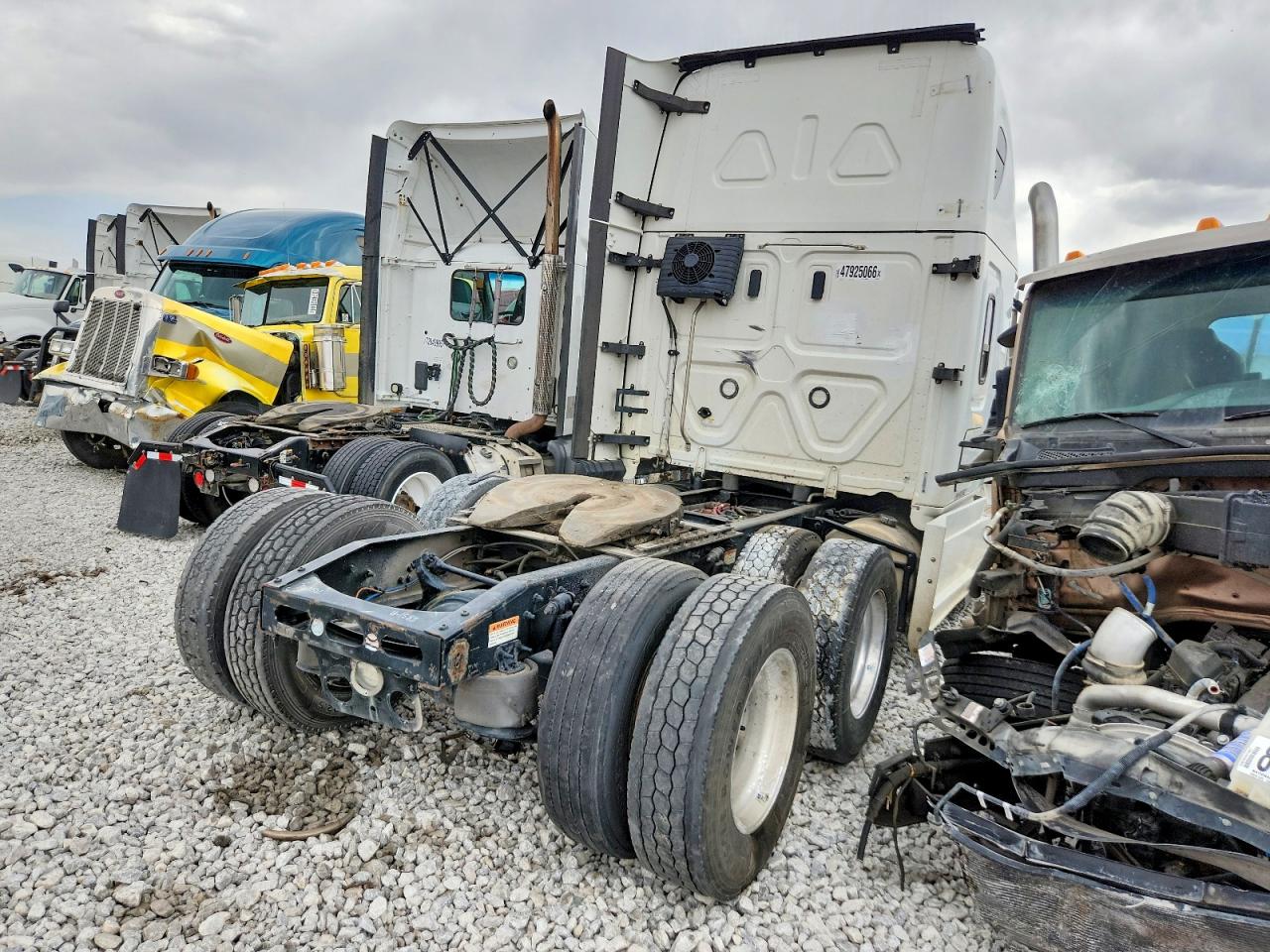 2022 FREIGHTLINER All models VIN 3AKJHHDR9NSMX3502 photo 4