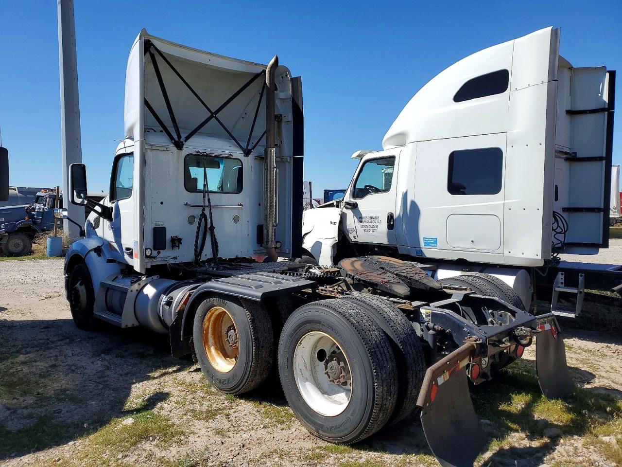 2017 PETERBILT All models VIN 1XPBD49X9HD430858 photo 3