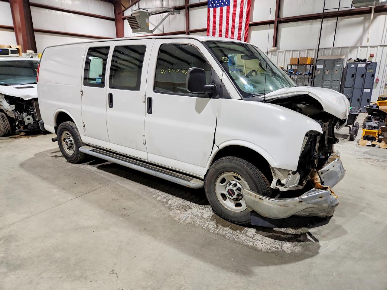 2017 GMC Savana VIN 1GTW7AFF9H1912347 photo 4