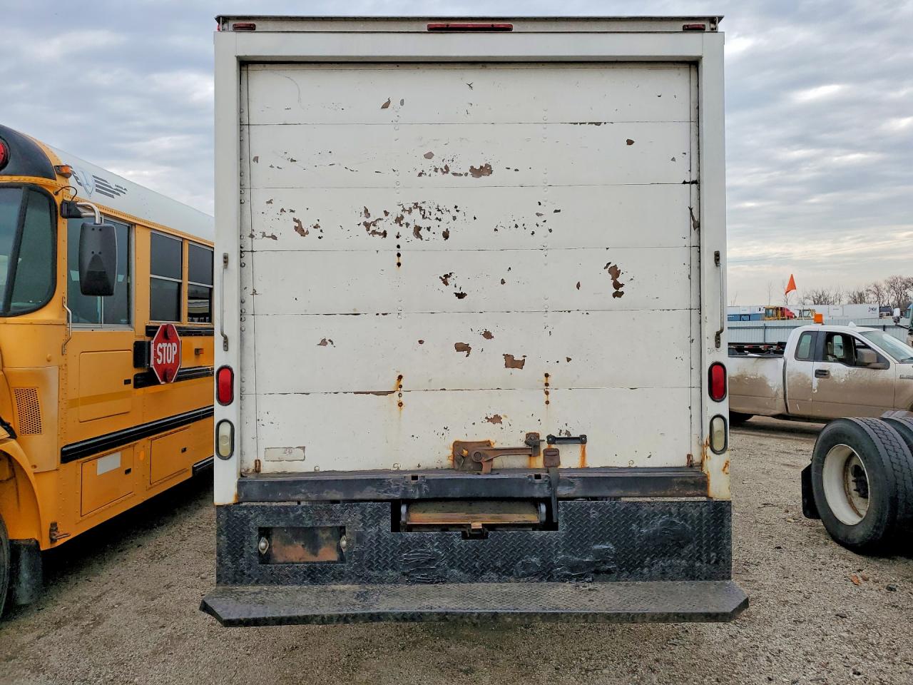 2005 CHEVROLET Express VIN 1GBJG31U451165686 photo 6