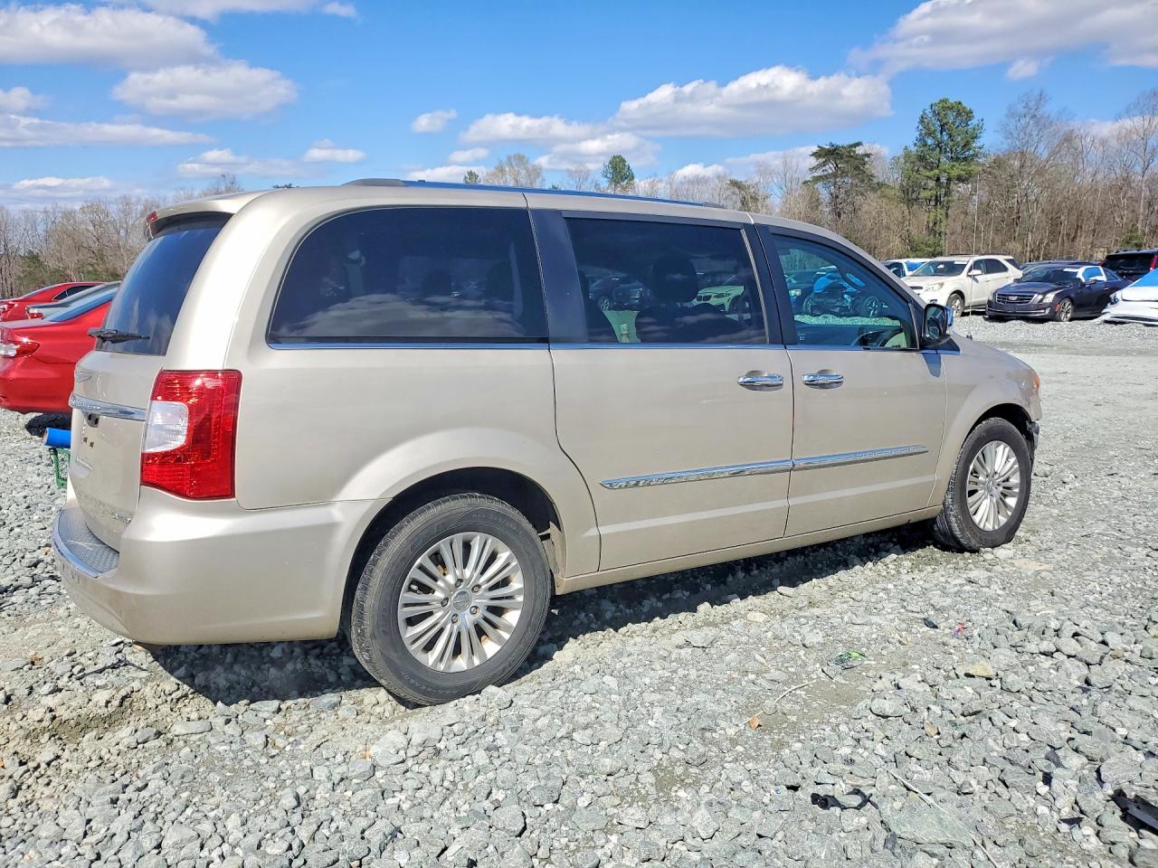 2015 Chrysler Minivan VIN 2C4RC1JG2FR698206 photo 3