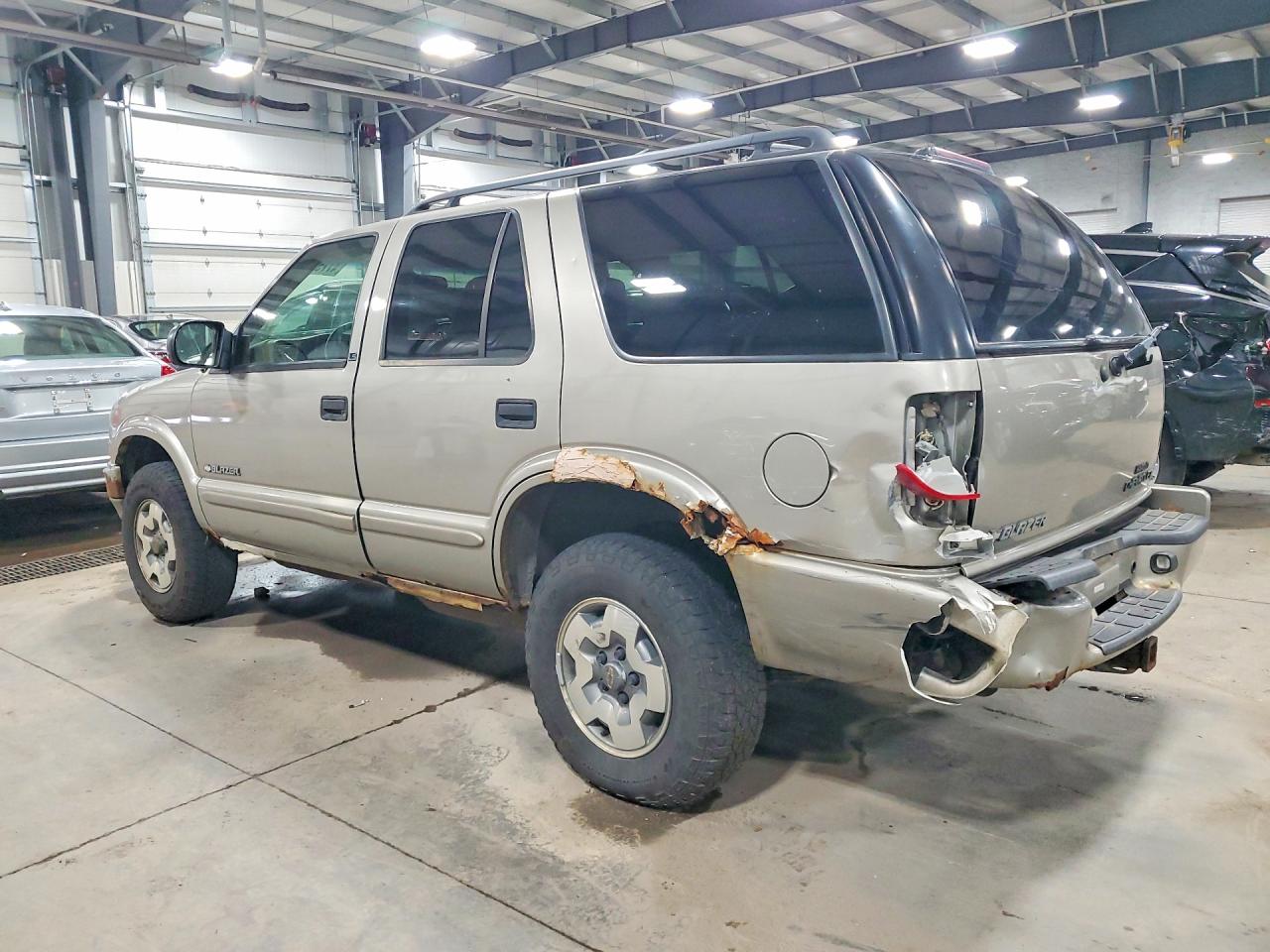 2002 Chevrolet Blazer VIN 1GNDT13W92K201151 photo 2