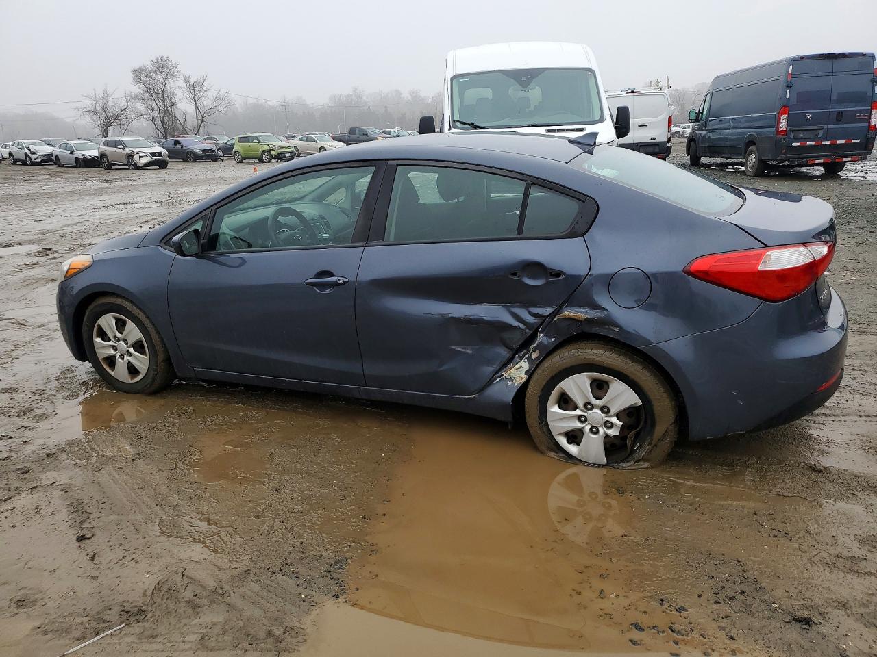 2016 Kia Forte VIN KNAFK4A62G5613990 photo 2