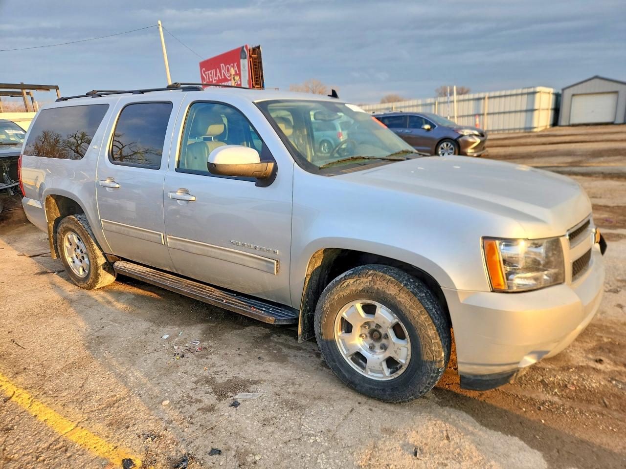 2012 Chevrolet Suburban VIN 1GNSKJE76CR152483 photo 4