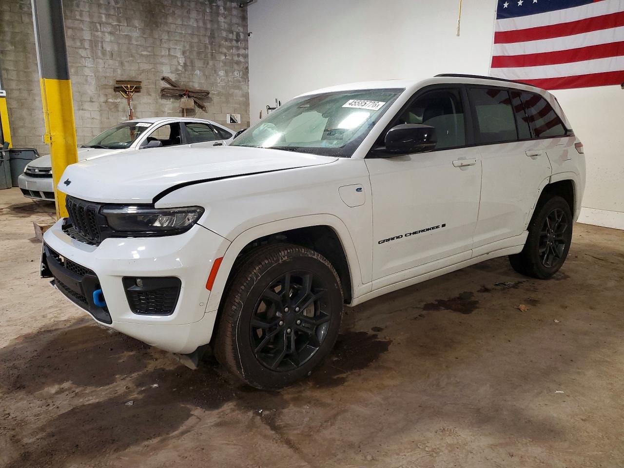 2024 Jeep Cherokee VIN 1C4RJYB67R8955610 photo 1