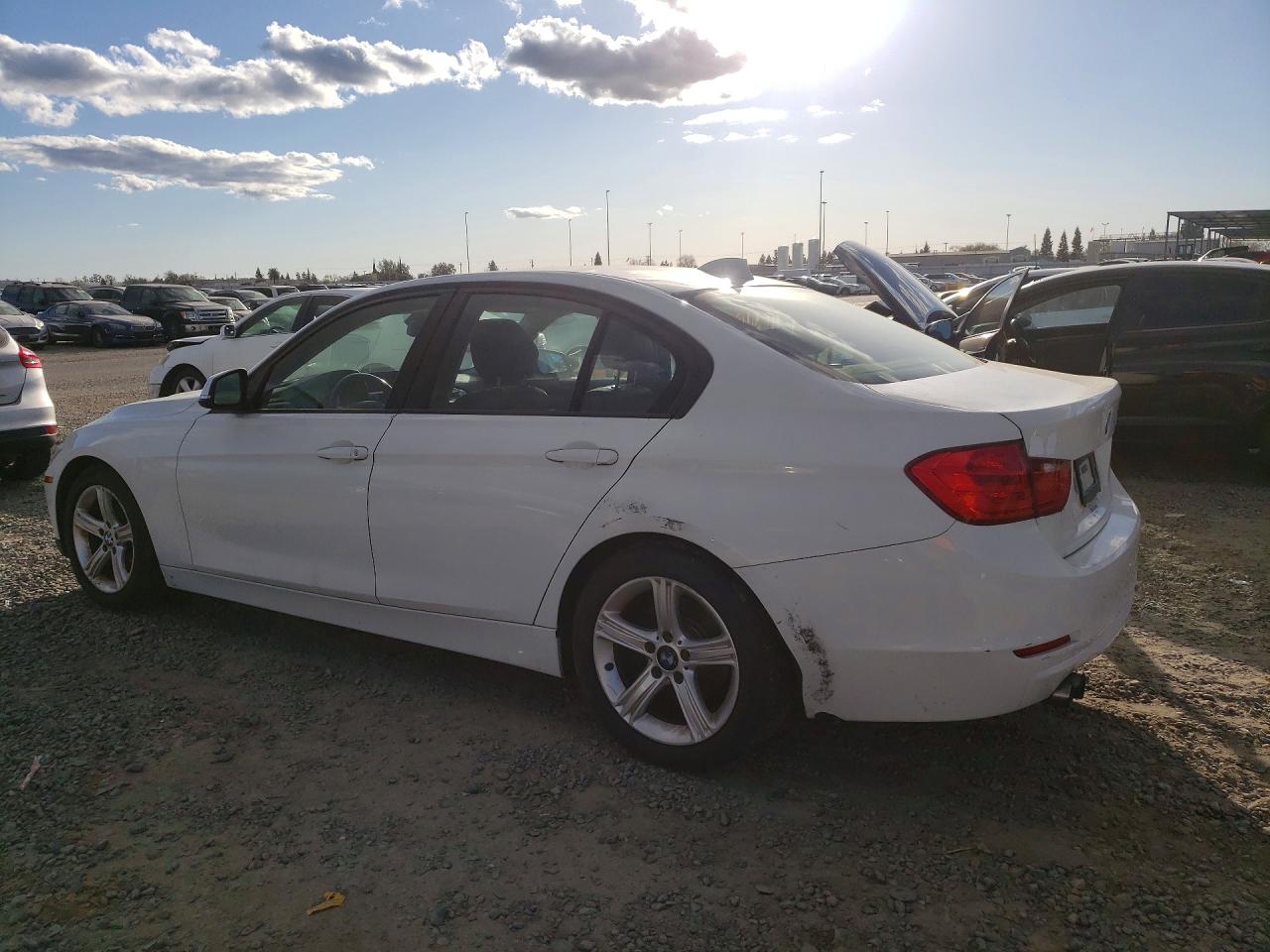 2014 BMW 3 series VIN WBA3C1C57EK110716 photo 2