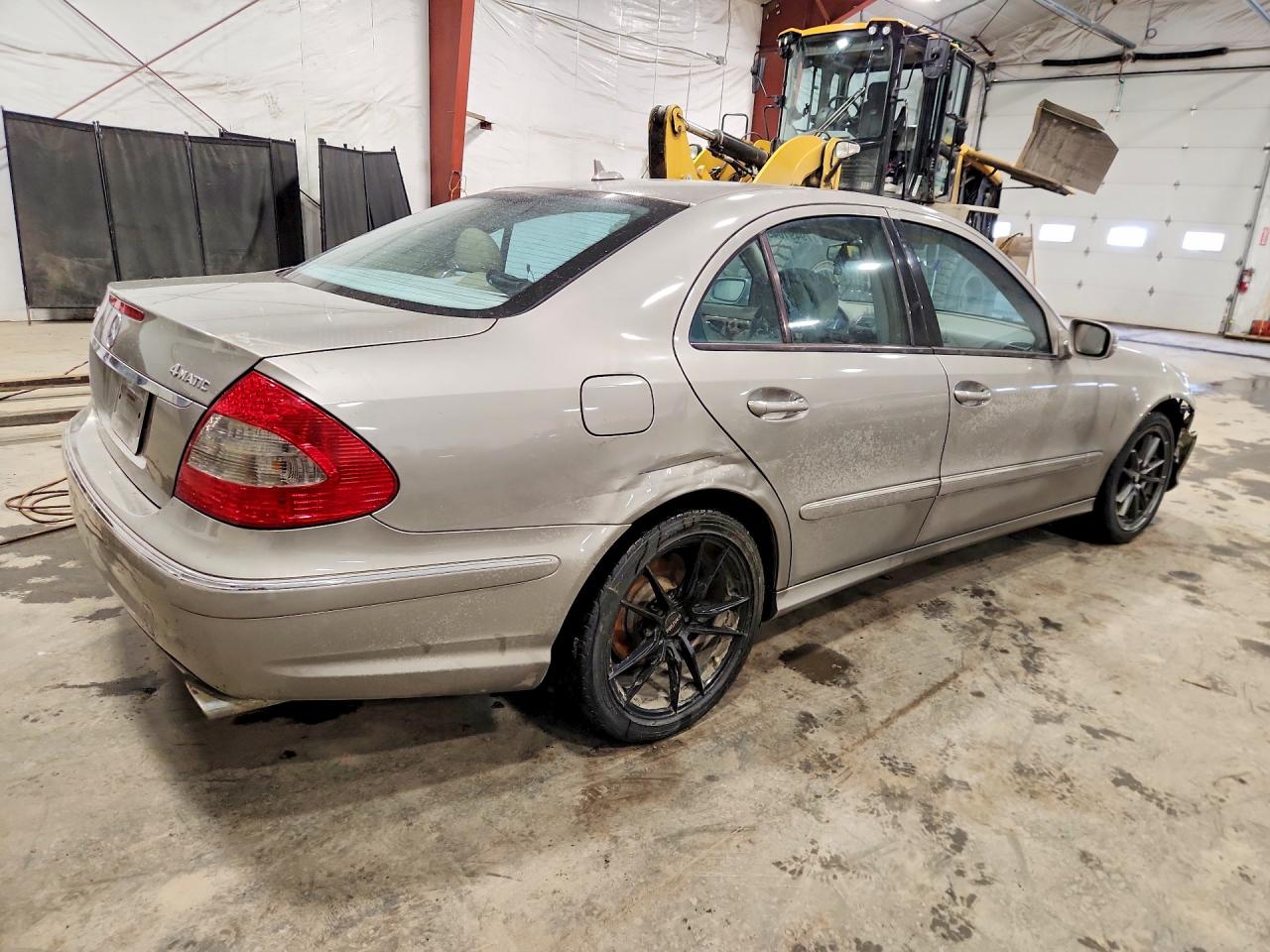 2009 MERCEDES E-class VIN WDBUF87X89B436838 photo 3
