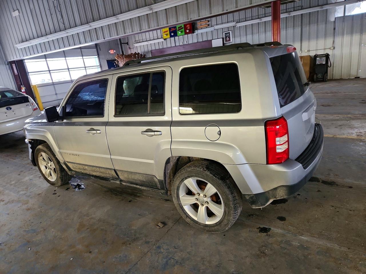 2014 Jeep Patriot VIN 1C4NJPFB1ED740208 photo 2