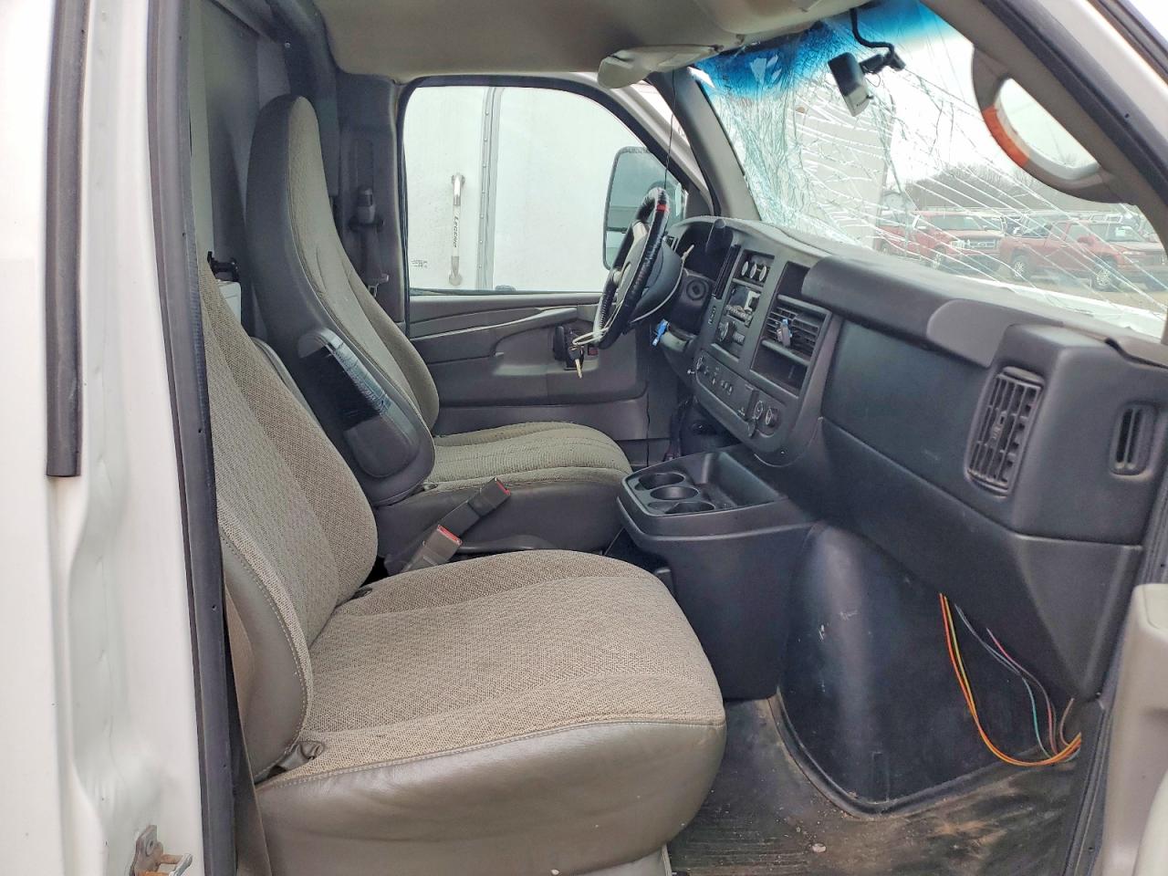 2015 GMC Savana VIN 1GD072CG3F1120874 photo 7
