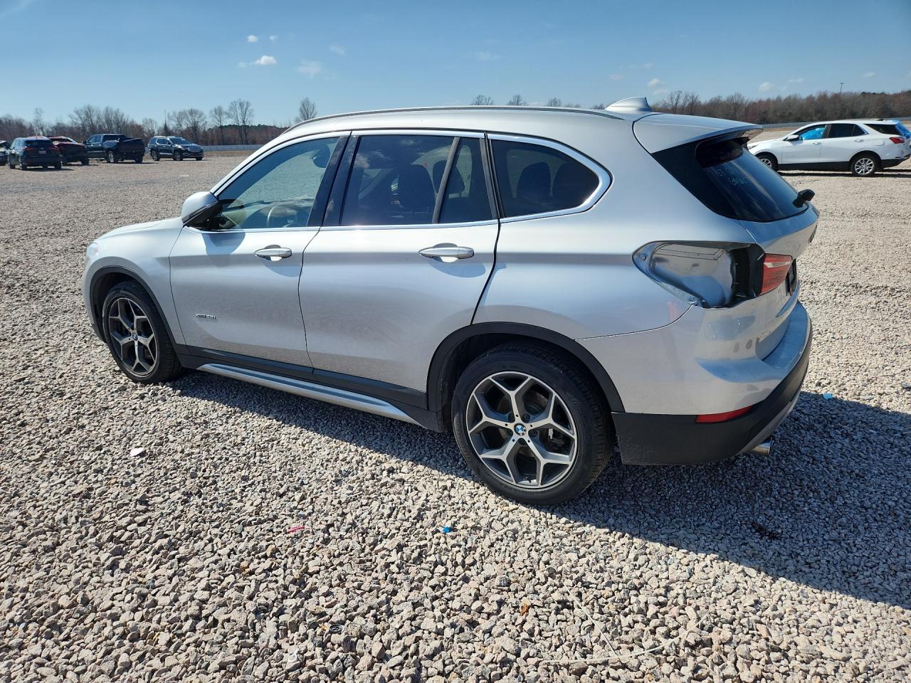 2018 BMW X1 VIN WBXHT3C39J5F91084 photo 2