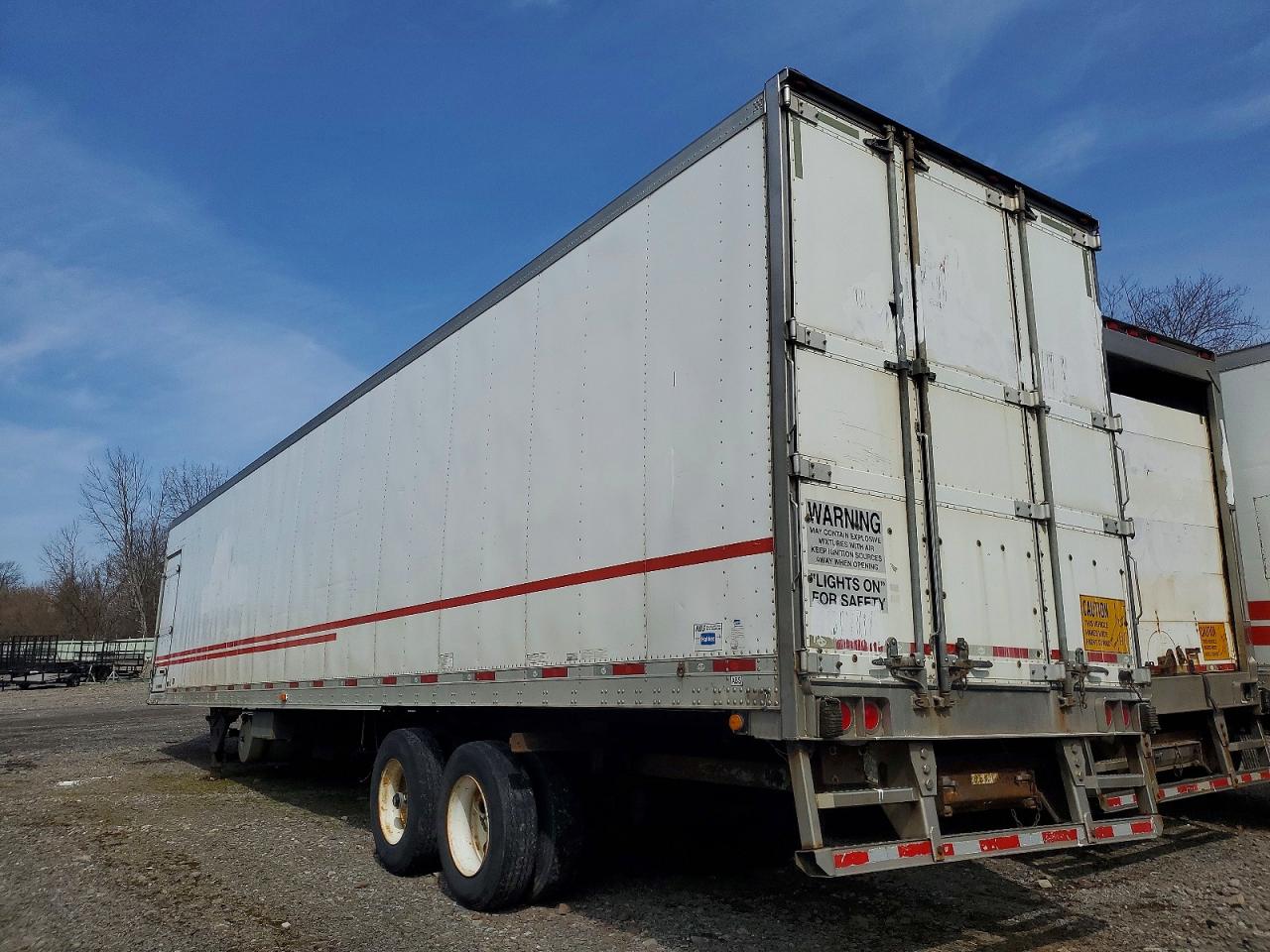 2010 UTILITY All models VIN 1UYVS2488AM833827 photo 4
