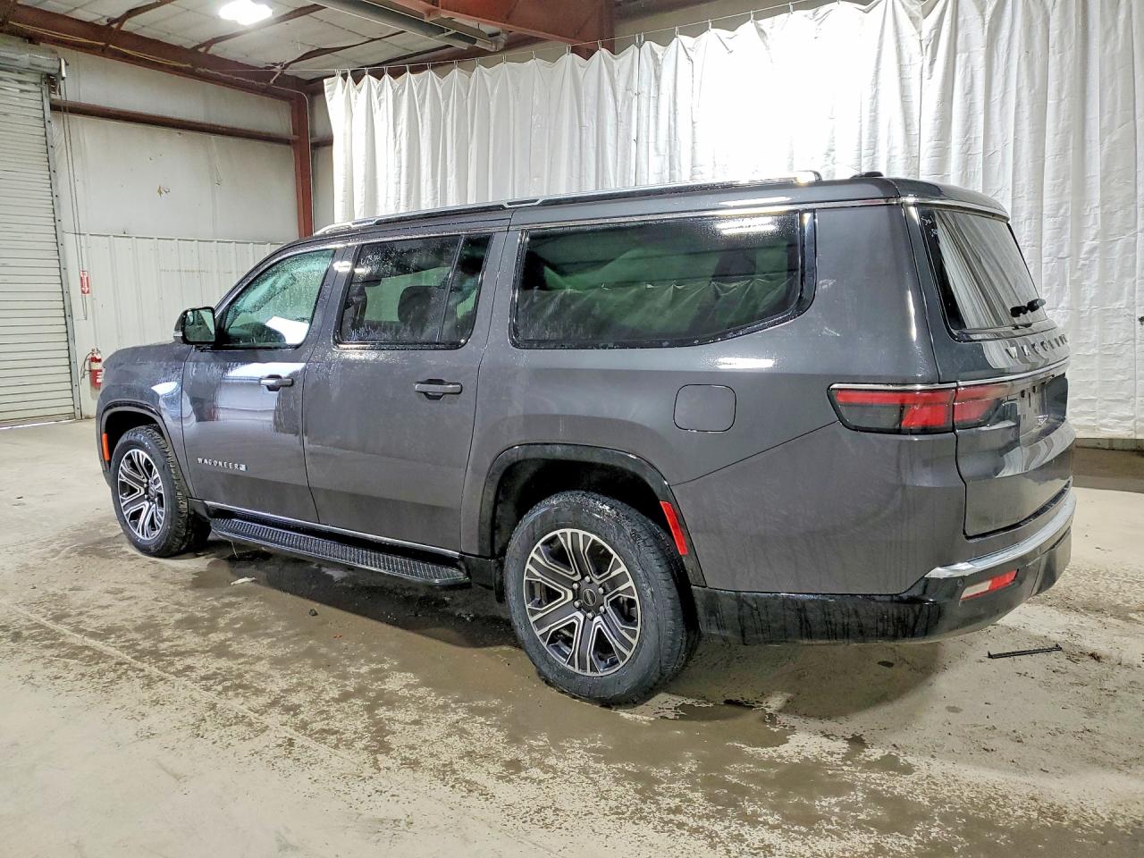 2025 Jeep Wagoneer VIN 1C4SJSBP6SS524028 photo 2