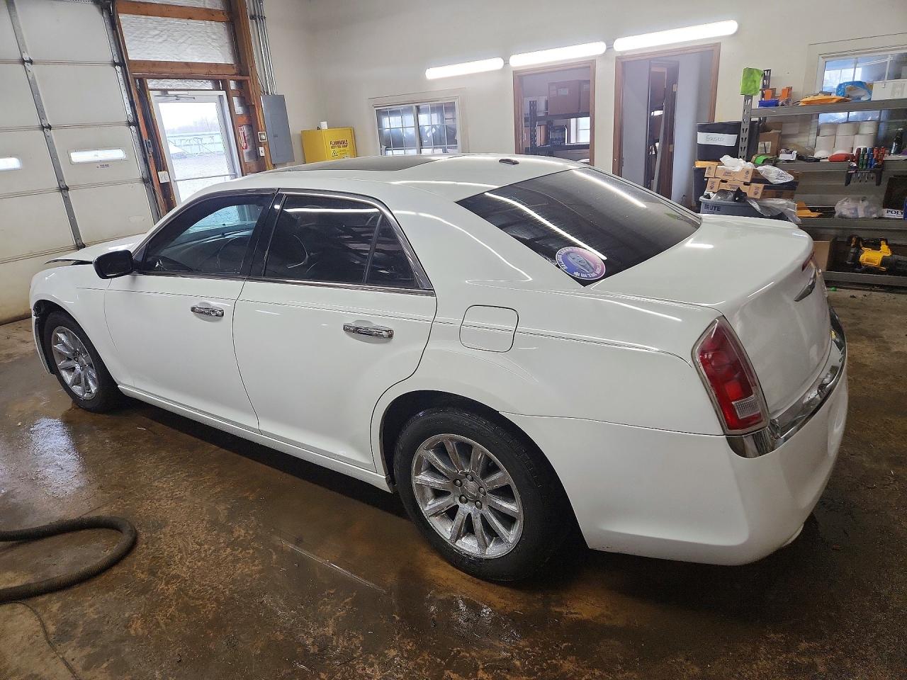 2011 Chrysler 300 VIN 2C3CA5CG6BH559345 photo 2