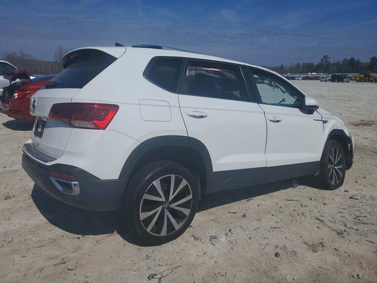 2024 Volkswagen Taos se VIN 3VVSX7B26RM076247 photo 3