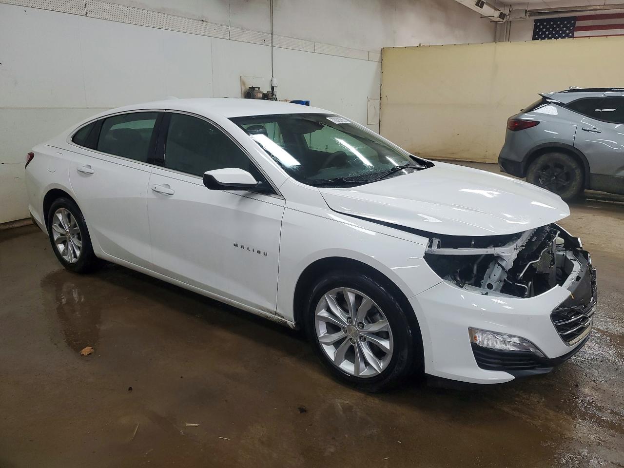 2019 Chevrolet Malibu VIN 1G1ZD5ST7KF149191 photo 4