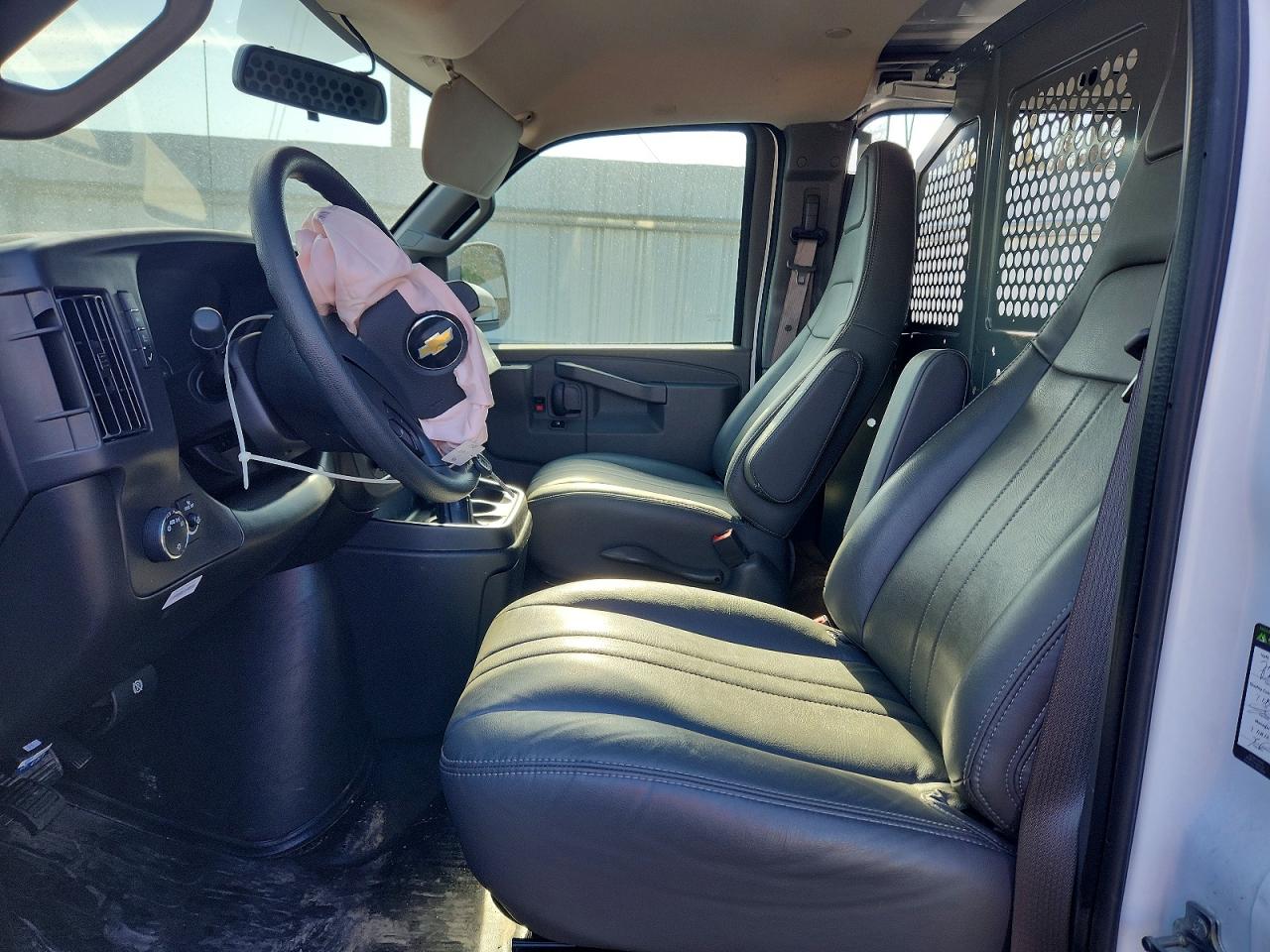 2025 Chevrolet Express VIN 1GCWGAFP6S1189430 photo 7