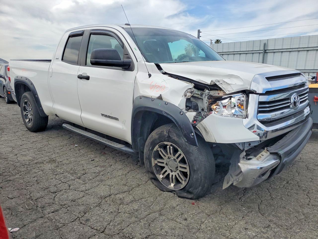 2017 Toyota Tundra VIN 5TFRM5F16HX118596 photo 4