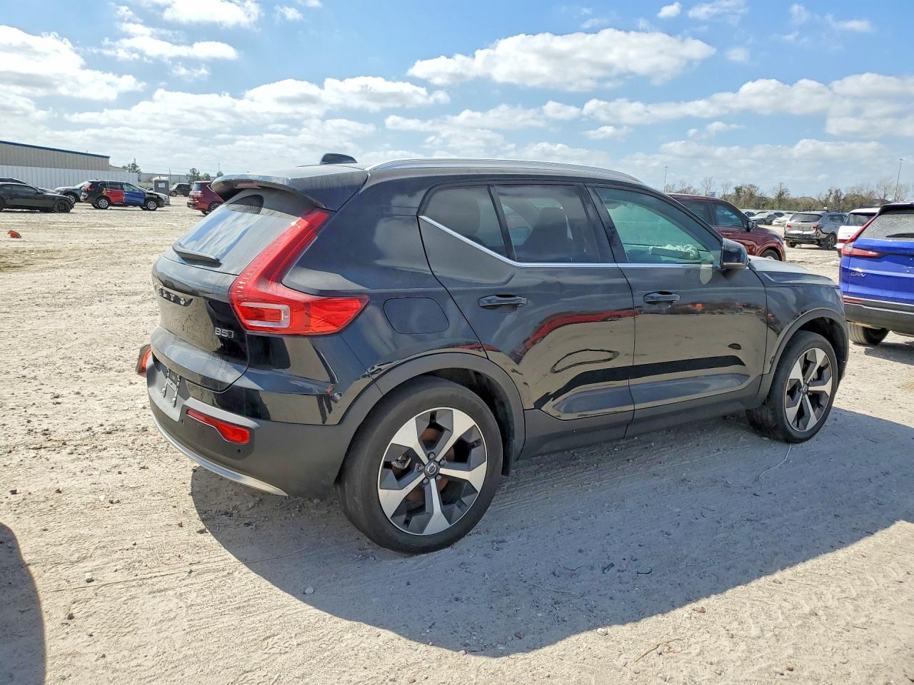 2025 Volvo Xc40 core VIN YV4L12UJ2S2607465 photo 3