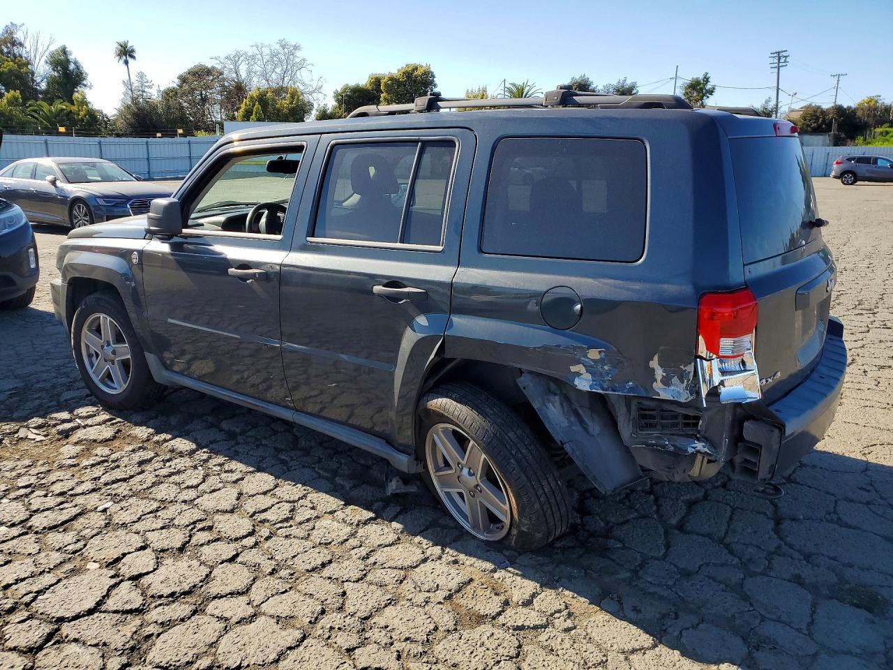2008 Jeep Patriot VIN 1J8FF28W38D575476 photo 2