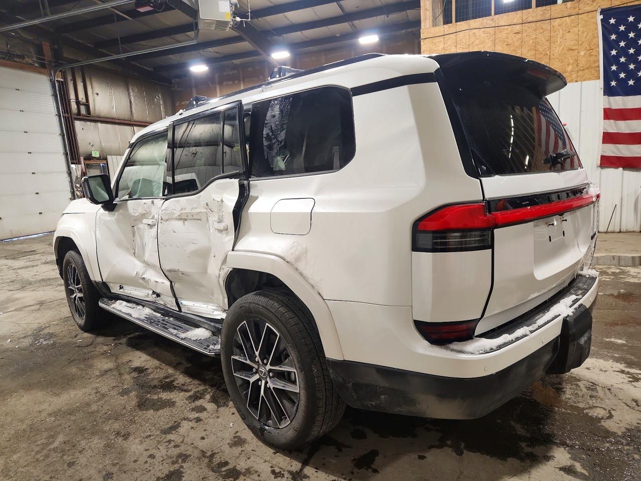 2024 Lexus Gx VIN JTJTBCDX9R5026805 photo 2