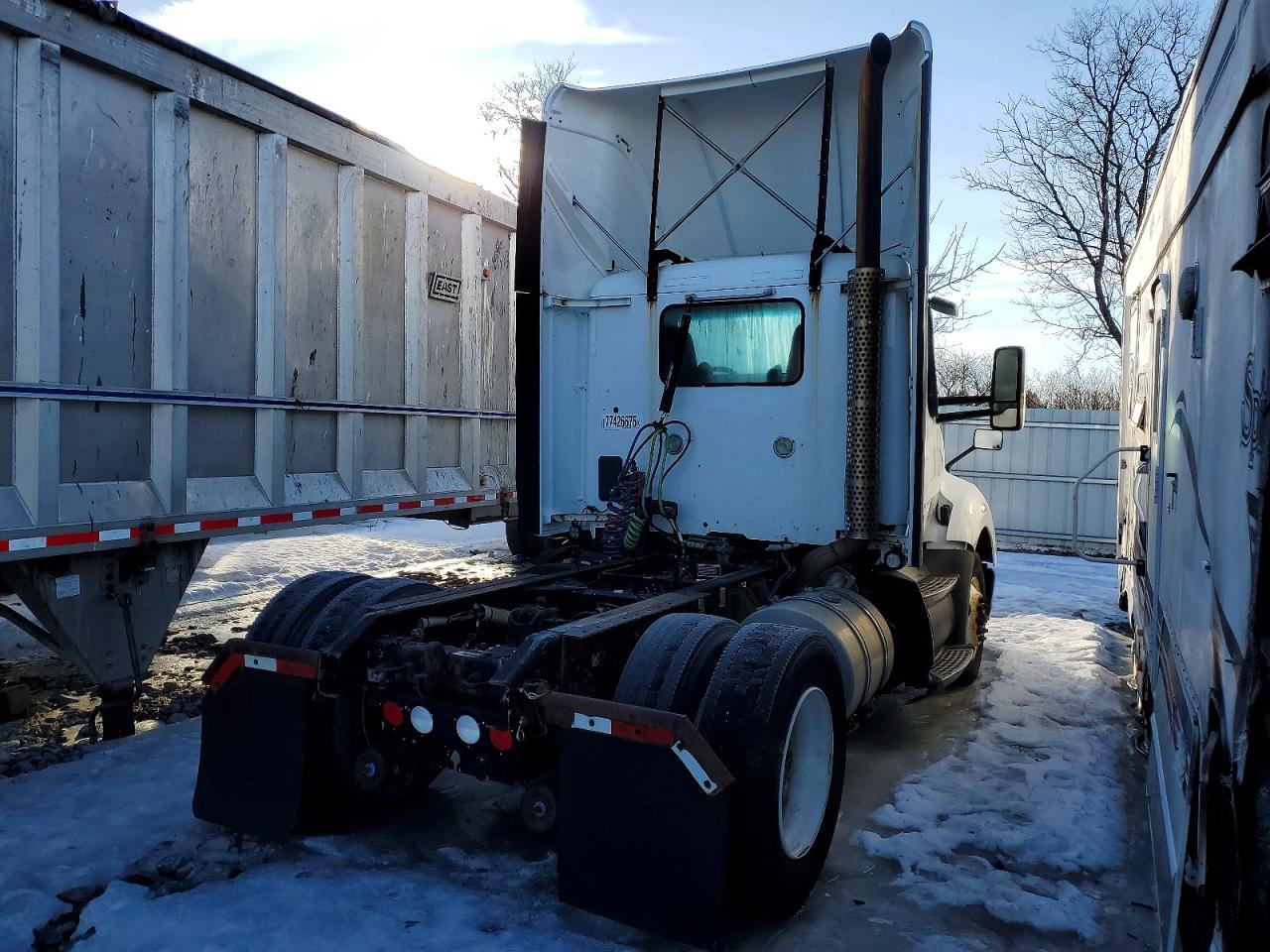 2016 KENWORTH All models VIN 1XKYA48X0GJ496354 photo 4