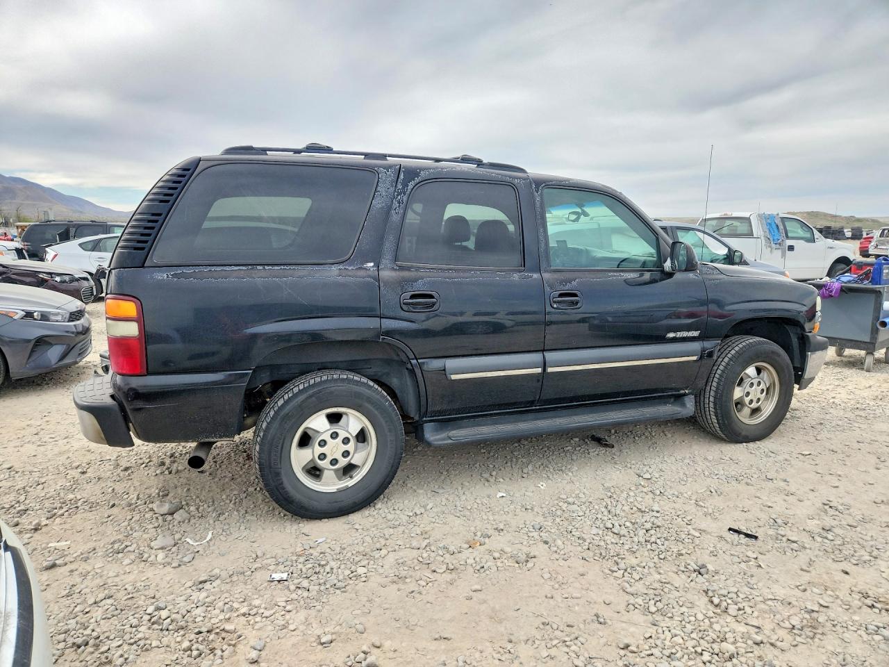 2002 Chevrolet Tahoe VIN 1GNEK13Z12J245037 photo 3