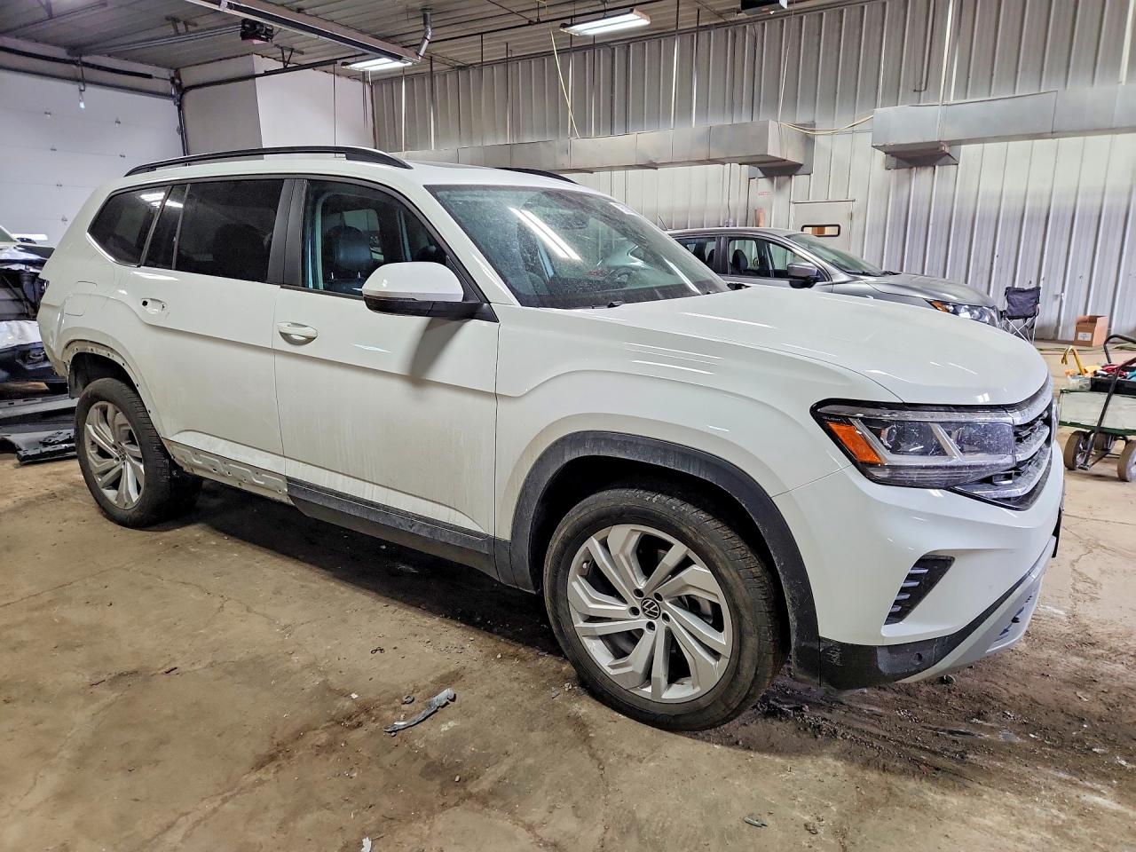 2023 Volkswagen Atlas VIN 1V2KR2CA7PC551872 photo 4
