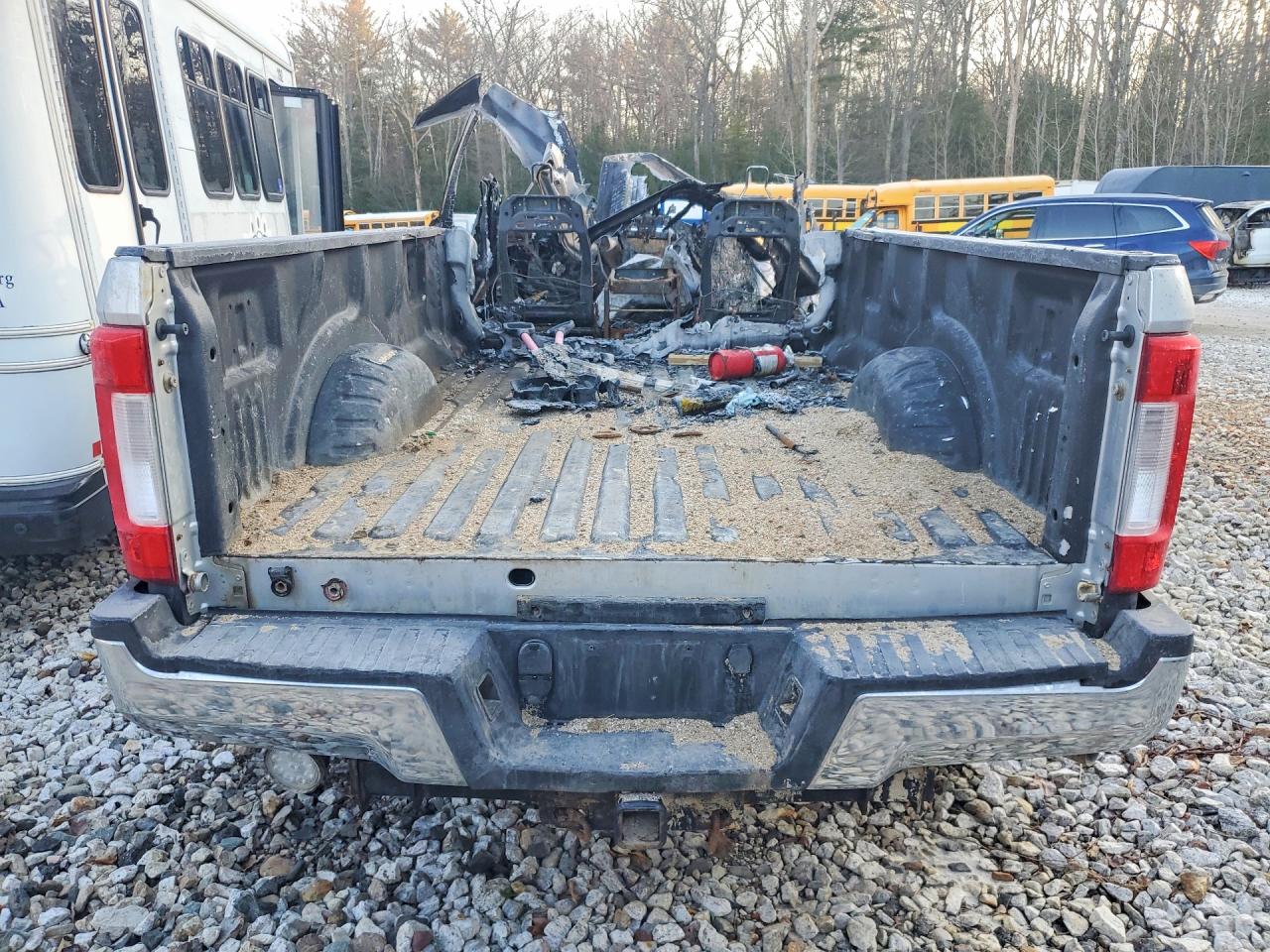 2019 Ford F350 VIN 1FTRF3B60KEG28865 photo 6