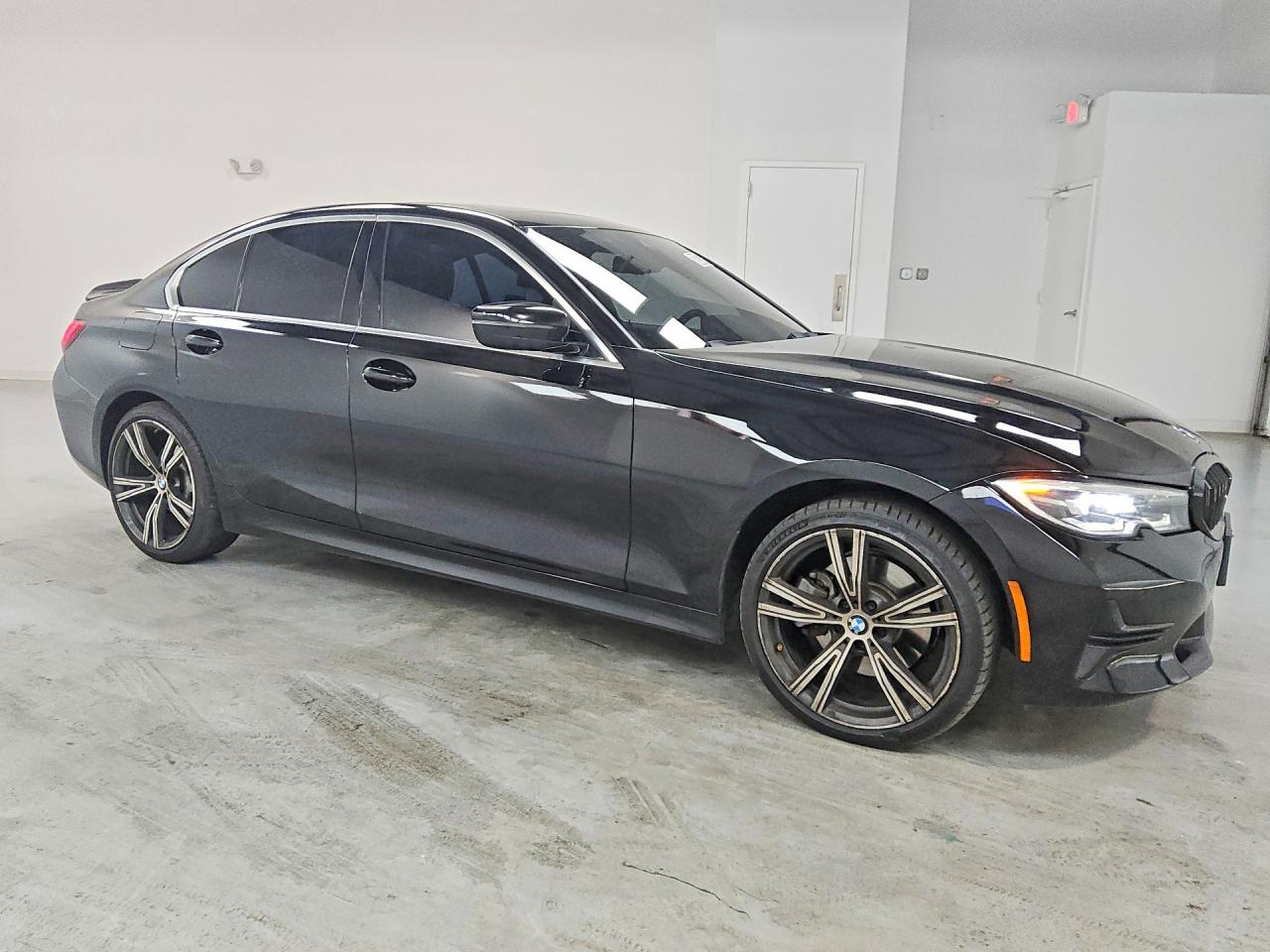 2019 BMW 3 series VIN WBA5R7C59KFH15581 photo 4