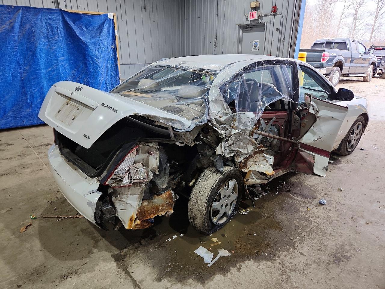 2003 Hyundai Elantra VIN KMHDN45D13U514969 photo 3
