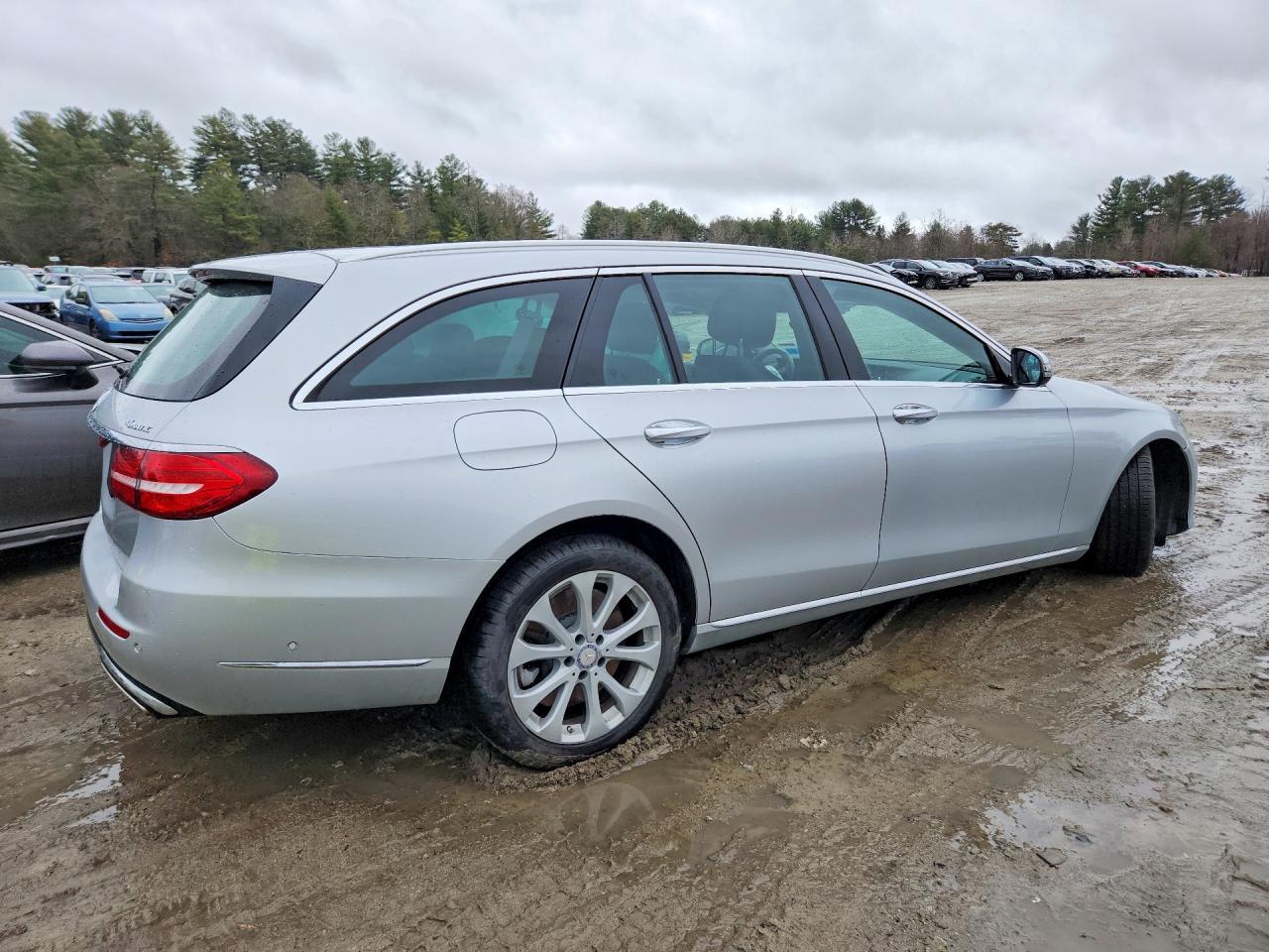 2017 Mercedes-Benz E-class VIN WDDZH6GB1HA201010 photo 3