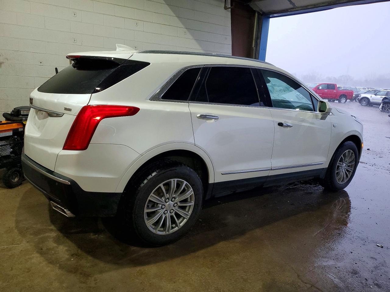 2018 Cadillac Xt5 VIN 1GYKNCRS0JZ107508 photo 3
