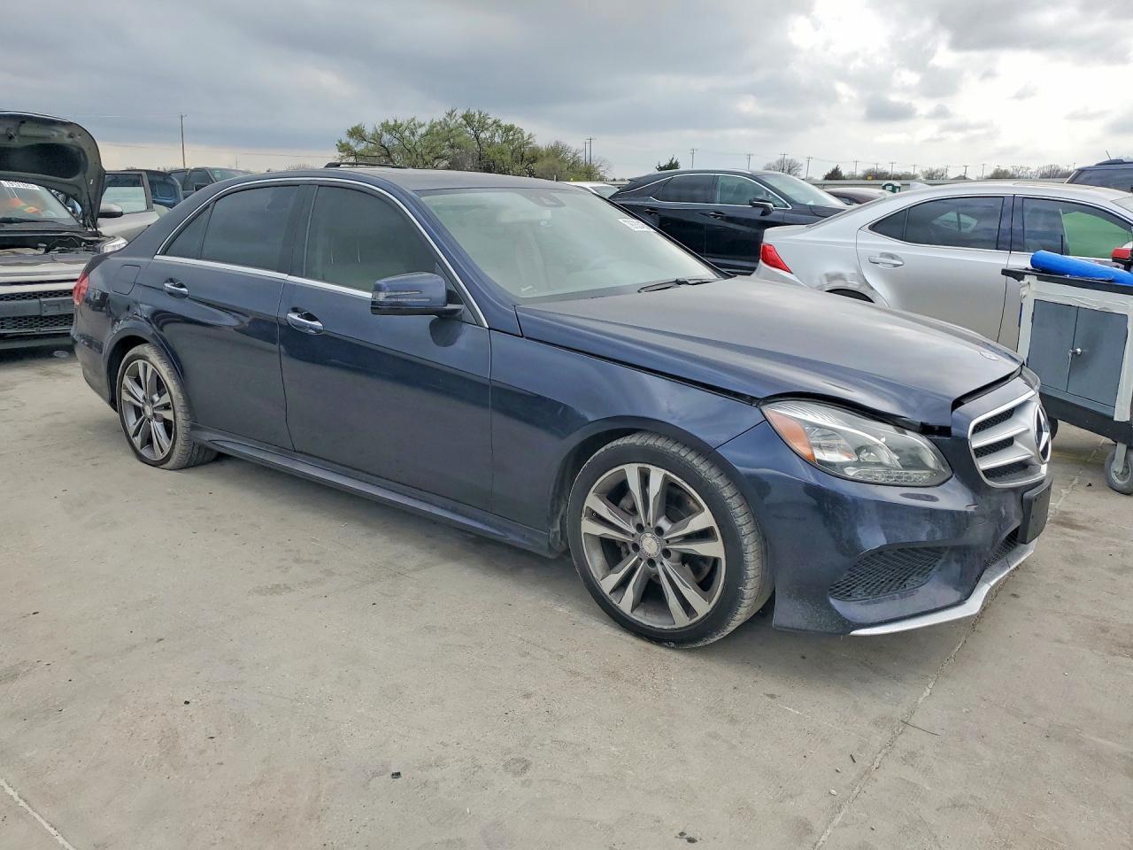 2016 Mercedes-Benz E-class VIN WDDHF5KB6GB310963 photo 4